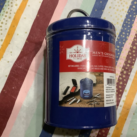 The Gentlemen Grooming Set Accessories Kit All in Tin Can color Blue 9 Pieces - Picture 5 of 6